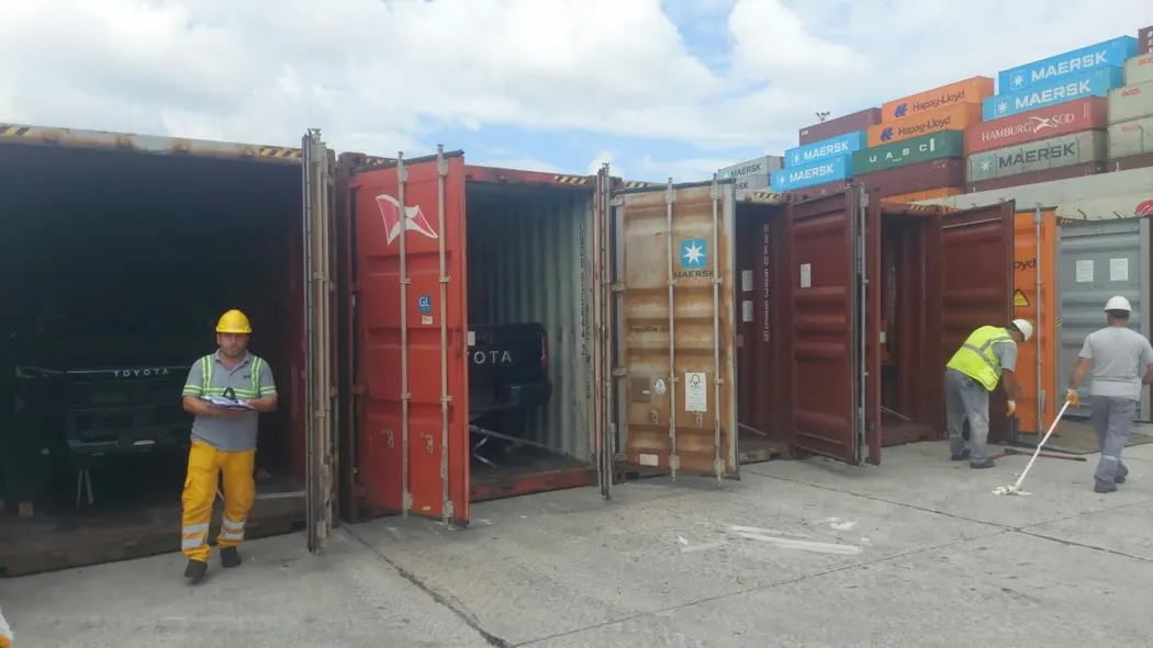 Vehicle handling in containers